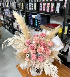 Lee Flora Review
